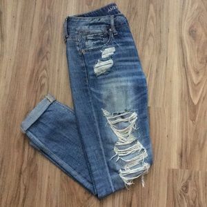 American Eagle Size 4 Distressed Tom Girl Jeans